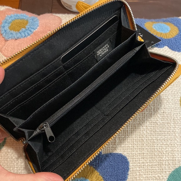 Tahari yellow women’s wallet nwt - Picture 4 of 8